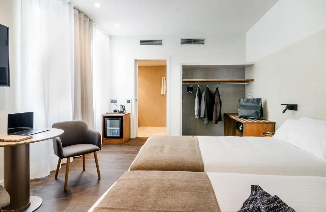***  Peninsular Hotel Girona Espanha