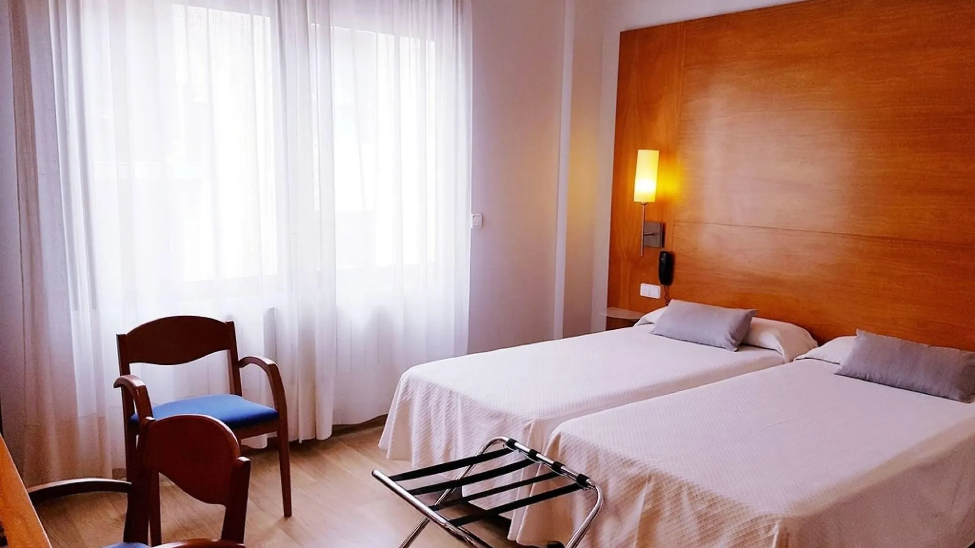 Peninsular Hotell Girona