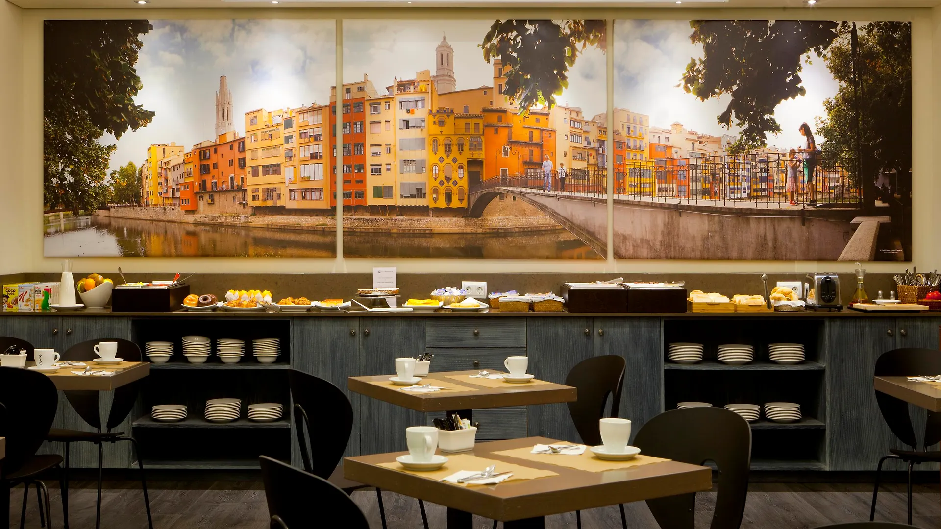 Peninsular Hotel Girona 3*,